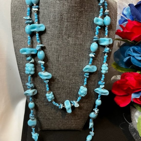 Turquois Beaded Necklace - Picture 3 of 5